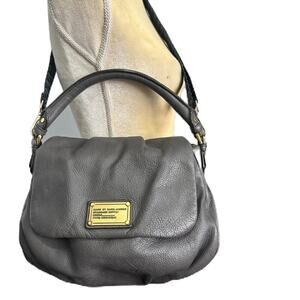 ★ EUC Marc Jacobs Pebble‎ Leather Gray Crossbody Handbag Purse